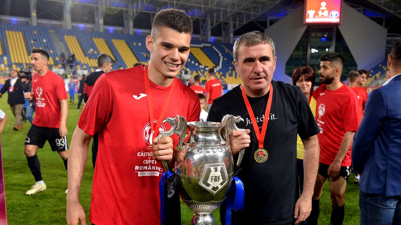 De ce n-a venit Ianis Hagi la decorarea lui Gică Hagi cu Steaua României. Cine i-a „spălat” ruşinea