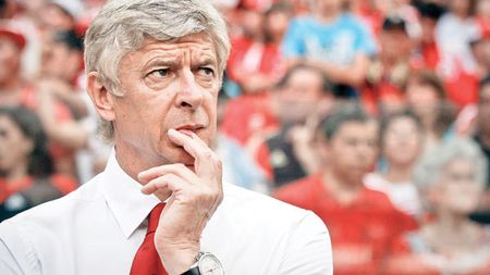 Șapte ani de coșmar!** Amenințat de fantoma lui Guardiola, Wenger poate schimba placa! Decizia care îi va lăsa cu ochii în soare pe vânătorii lui Van Persie