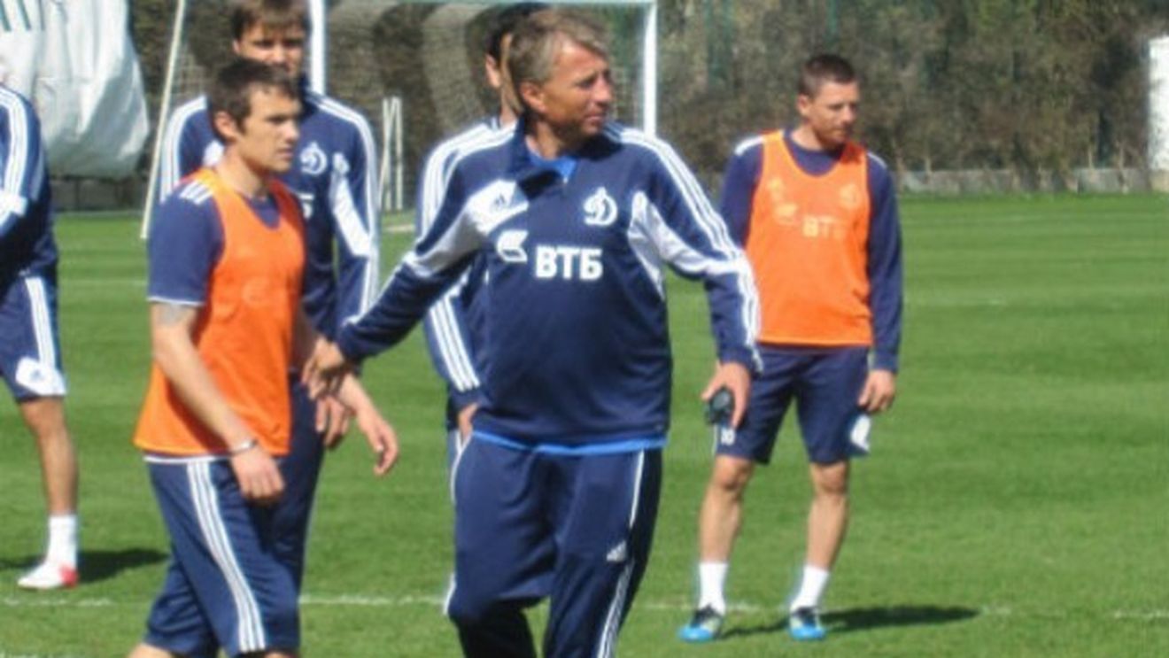 Dan Petrescu e fabulos: a luat-o pe Dinamo de pe ultimul loc și a dus-o pe locurile de Europa!** Românul nu scapă însă de probleme: "Situația e delicată!" Reacția dupa victoria cu Lokomotiv