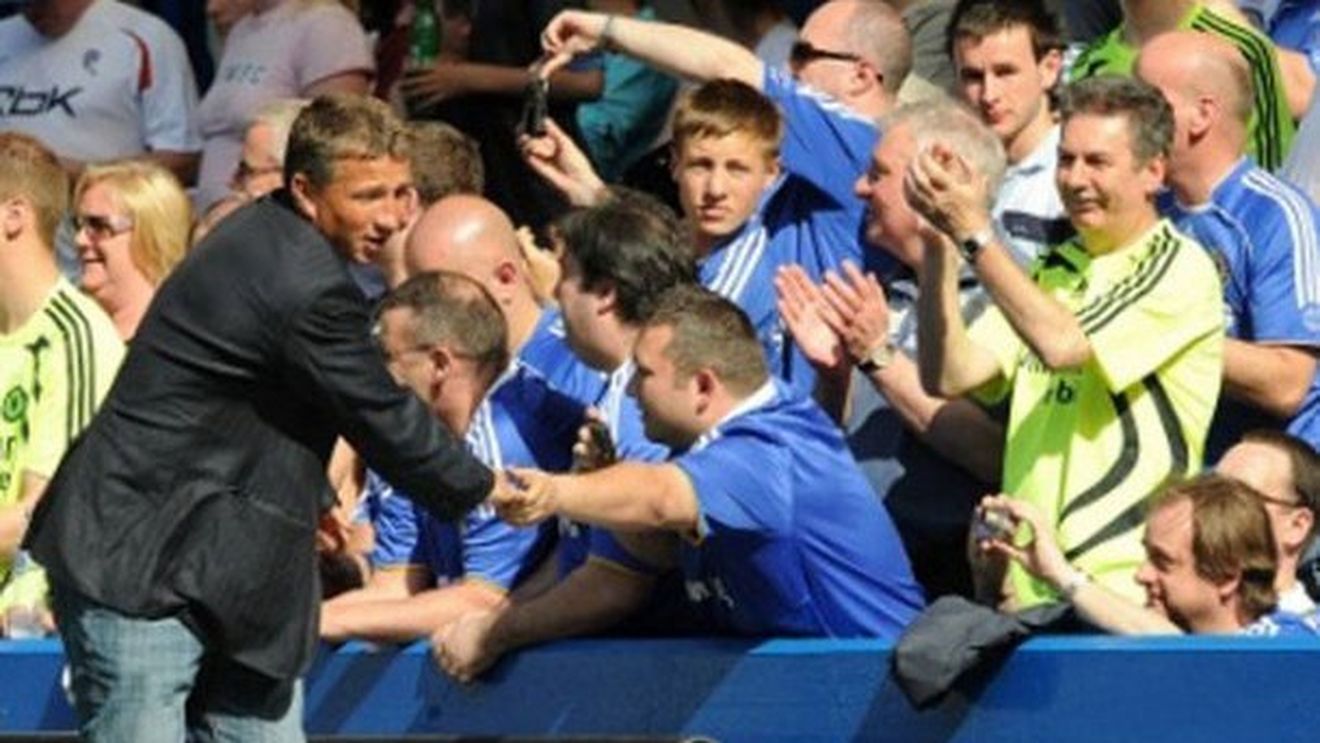 Dan Petrescu, chemat în Anglia**: "Nu poți să nu-l iubești! Trebuie doar să-i dea cineva o șansă"