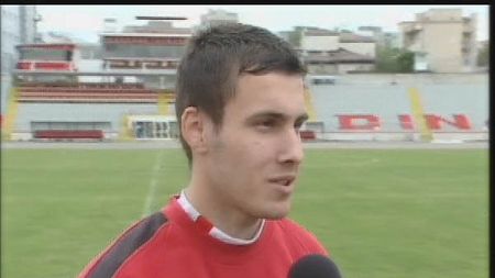 "Extratereștrii" noștri! Steaua se mândrește cu "Messi", Dinamo contraatacă cu "Xavi"