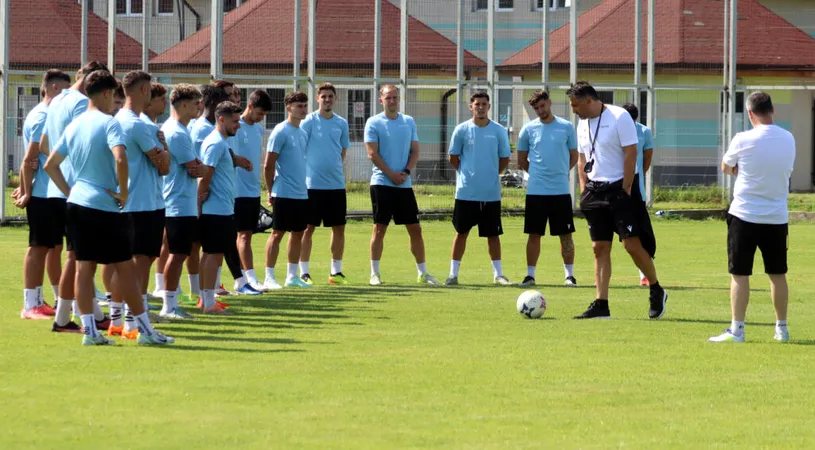 CSM Slatina a început pregătirea noului sezon de Liga 2 cu 23 de jucători la dispoziția lui Claudiu Niculescu. Achizițiile certe întârzie. ”Îmi doresc să terminăm mult mai sus în clasament, cu drept sau fără drept de promovare”