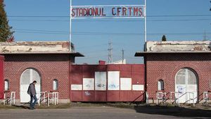 Noi vise năstrușnice ale politicienilor ar putea distruge încă un stadion de fotbal la Timișoara! CFR, casa ”leoparzilor”, în pericol
