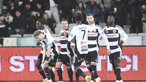 Cum a transformat Emil Boc echipa U Cluj într-o forță în Superliga: „Și-a ales oamenii. Are doi călăi de câte doi metri”