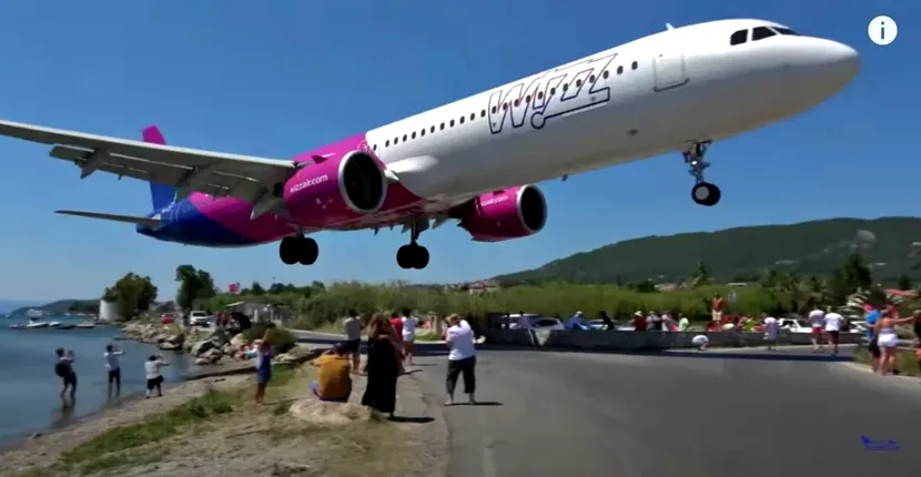 Cea mai joasă aterizare din istorie. Aterizarea șocantă a unui avion Wizz Air i-a îngrozit pe turiștii britanici