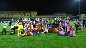 Cine e micuța Metaloglobus București, care a trimis-o pe Poli Iași în Liga 2. Echipa fabricii care a produs lanterne, gloanțe și jucării se va lupta cu „granzii” Superligii din sezonul viitor