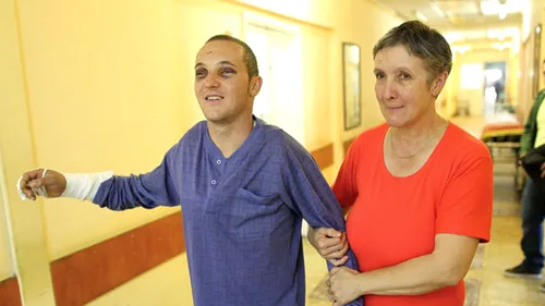 După cinci zile de spitalizare, Mihai Stoichescu zâmbește și e într-o dispoziție bună:** 