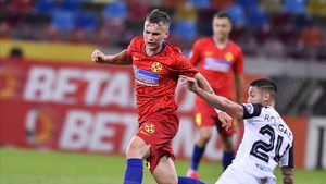 Viața bate filmul! Acum câteva luni era copil de mingi, iar cu Gaz Metan a fost titular. „Am 16 ani și 8 luni, am trecut clasa a 11-a”. Povestea celui mai tănăr jucător din lotul FCSB