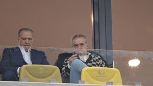 Campanie de promovare marca FCSB: "E un jucător cum n-am avut până acum. Driblează, are clarviziune, mai trage și la poartă"