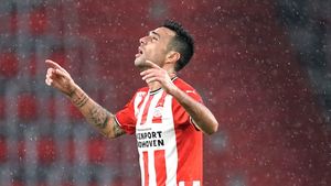 Soția atacantului dorit de FCSB, răpită și sechestrată de hoți! Agresorii l-au sunat pe fotbalist, iar colegii săi au văzut jaful live. „Ne simțeam neputincioși!” | FOTO