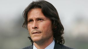 Napoli: "Spargem blestemul echipelor din București și batem Steaua!"