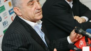 Ioan Becali: "Batem Italia cu 2-1 pentru politicienii români"