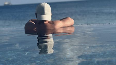 Le-a făcut cadou celor două surori câte un penthouse și a plătit 1.000.000 de euro