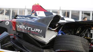 Nick Heidfeld, cursă cu scenariu de film de Hollywood, cu echipa lui DiCaprio, la debutul Formulei E. "Sunt bine... fizic. Ar fi trebuit să câștig cursa". Manevră kamikaze sau eroarea lui Prost