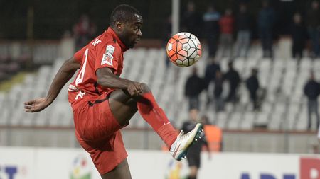 Essombe, gol de trei puncte pentru Dinamo după o gafă uriașă a lui Kirschstein: "Am așteptat să greșească!" Ce spune de condițiile în care s-a jucat meciul: "Nu vedeam la cinci metri în față"