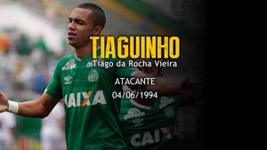 FOTO | "L-am transferat din vitrina de îngeri!" Cei de la CS U Craiova au anunțat că au "luat" un jucător de la Chapecoense. Anunțul făcut de olteni