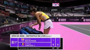 Sorana Cîrstea debutează cu victorie la Lyon și se apropie tot mai mult de Simona Halep în clasament: „Sunt o jucătoare mai bună!" Reacție spectaculoasă a lui „Sori"