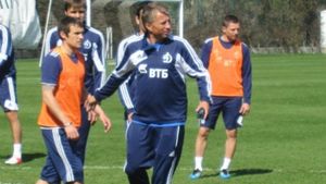 Dan Petrescu e fabulos: a luat-o pe Dinamo de pe ultimul loc și a dus-o pe locurile de Europa!** Românul nu scapă însă de probleme: "Situația e delicată!" Reacția dupa victoria cu Lokomotiv