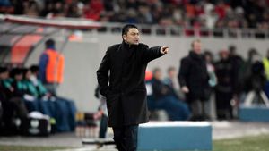 Ilie Stan a răbufnit la adresa patronului: "Ce să mai vorbesc eu, dacă o face Gigi toată ziua?"** Antrenorul anunță că va schimba jumătate de echipă pentru Twente