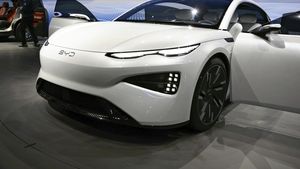 Ce s-a întâmplat cu o mașină BYD care a fost lovită de fulger de trei ori în câteva secunde