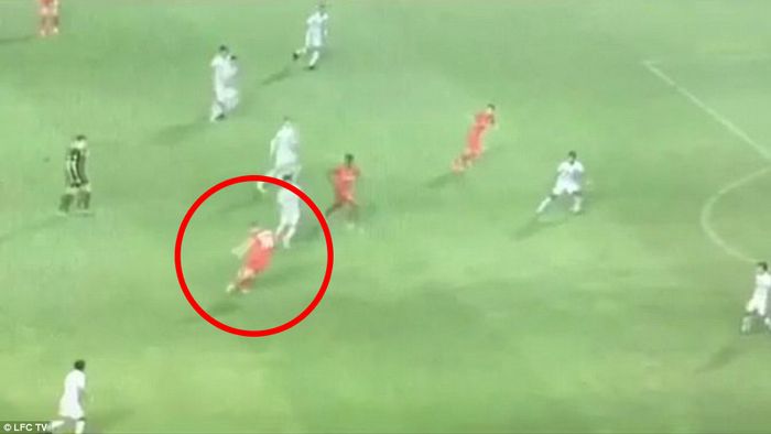 VIDEO | Assist fabulos, din RABONA, reușit de urmașul lui Gerrard la Liverpool! Faza zilei în fotbal