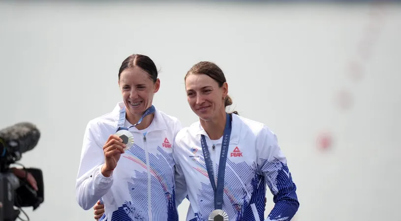 Ce sportive are România! Ioana Anghel și Roxana Vrînceanu au luat medalia de argint, după un finish absolut fenomenal în finala de dublu rame de la Jocurile Olimpice!