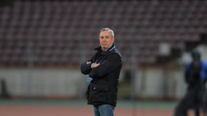 Mircea Rednic îi atacă pe oficialii lui Dinamo care l-au dat afară de la echipă: „Eu aveam garanția că nu retrogradam”