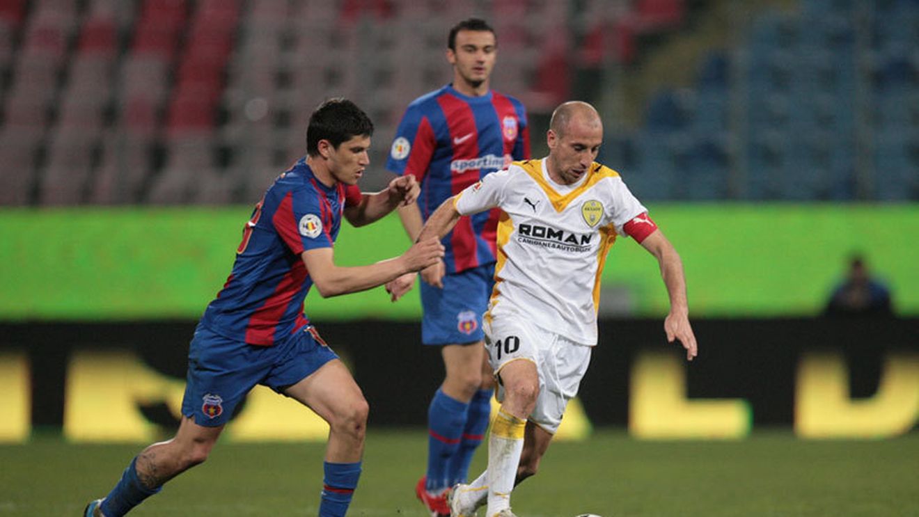 Tănase, huiduit de fani! **Becali pune și el tunurile pe mijlocaș!