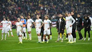 Au găsit „cârtiţa”? Analistul Marius Francisc a fost dat afară de la Universitatea Craiova, după ce Mirel Rădoi a insinuat că strategia pentru meciul cu FCSB i-a fost deconspirată