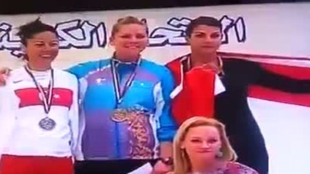 Moment penibil la intonarea imnului!** Echipa obligată să asculte o parodie din Borat în loc de imn