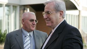 Viorel Păunescu l-a "făcut" pe Mitică de 3.000 de euro