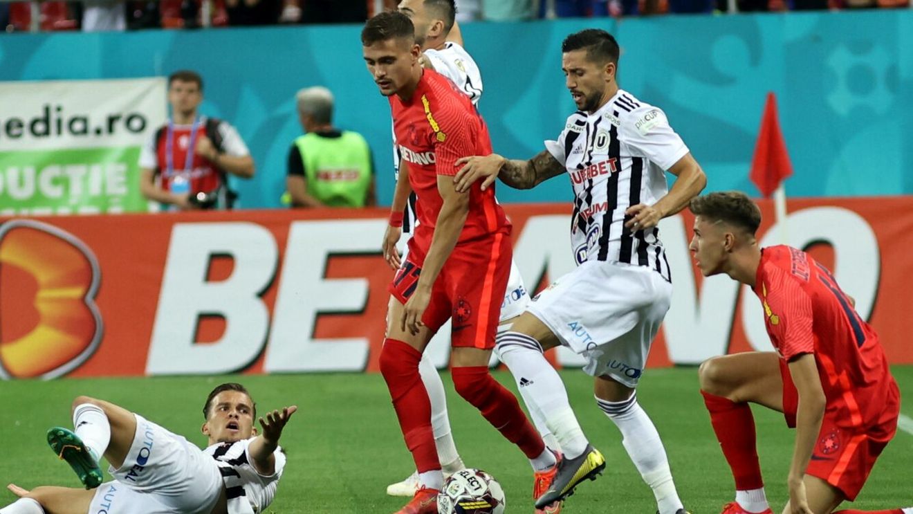 Faza la care Erik Lincar a cerut cartonaș roșu încă din minutul 3 al meciului dintre FCSB și U Cluj! Intrare dură a jucătorului roș-albaștrilor