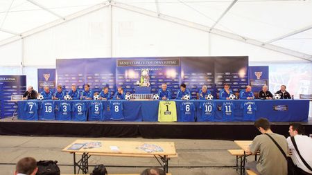 Au 46 de Cupe și 929 de goluri împreună