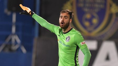 Update: Valentin Cojocaru, transferul carierei! Portarul a fost prezentat de Feyenoord și duminică ar putea juca în marele derby al campionatului: „Valentin's Day”