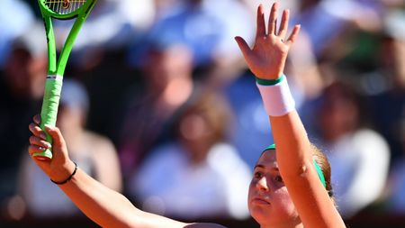 Jelena Ostapenko, reacție de dezgust când doi băieți de mingi s-au apropiat prea mult de ea!
