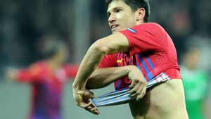 Tănase, "dezumflat" de propriul impresar!** Perla Stelei, făcută praf fără intenție: "Nu pleacă la Galata, niciun fotbalist român nu are valoare să ajungă acolo"