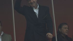 "La Rapid - Dinamo vreau să se arunce cu brichete"