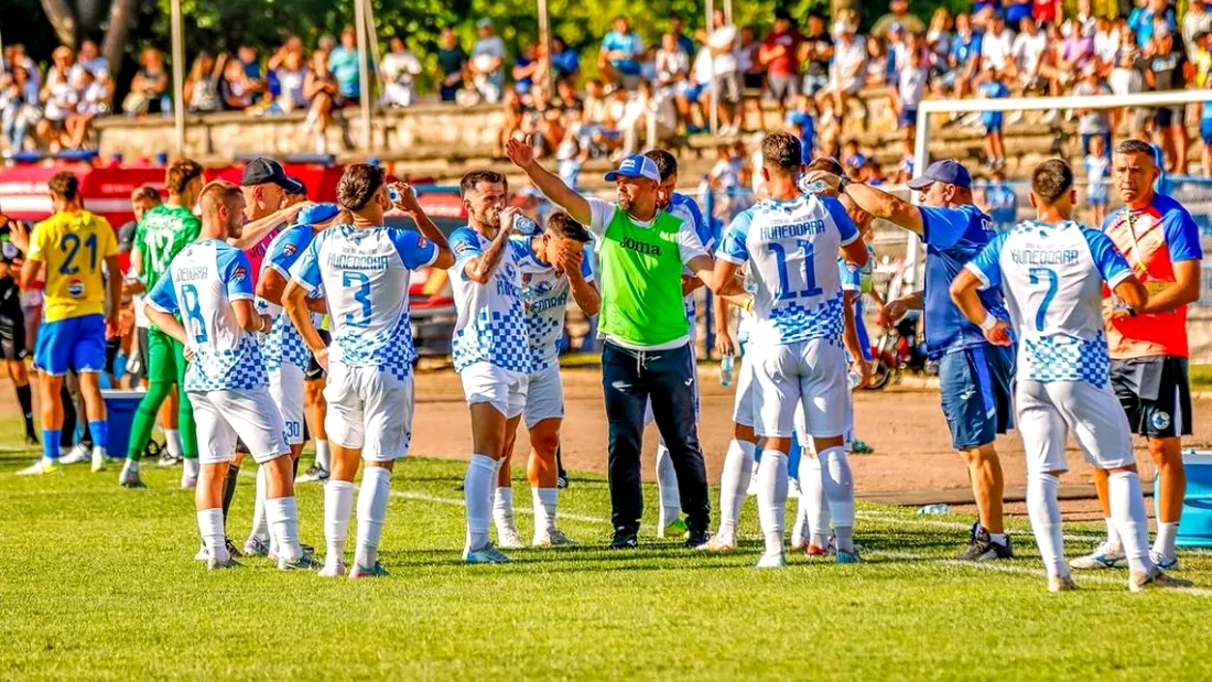 Corvinul pare să aibă la îndemână rămânerea pe locul 1. Noua confruntare cu CSC Dumbrăvița va arăta dacă trupa lui Florin Maxim are sau nu un complex în fața timișenilor