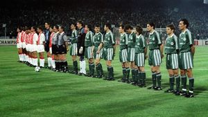 Marinos Ouzounidis, antrenorul care acum se luptă pentru titlu în Liga 1, iar în urmă cu 25 de ani rata calificarea în finala Champions League