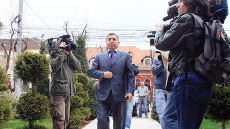 "Nu ne mai criticați în public"