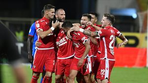 Fostul căpitan al lui Dinamo a revenit în România! Fotbalistul a fost prezentat oficial și se va bate la primele locuri