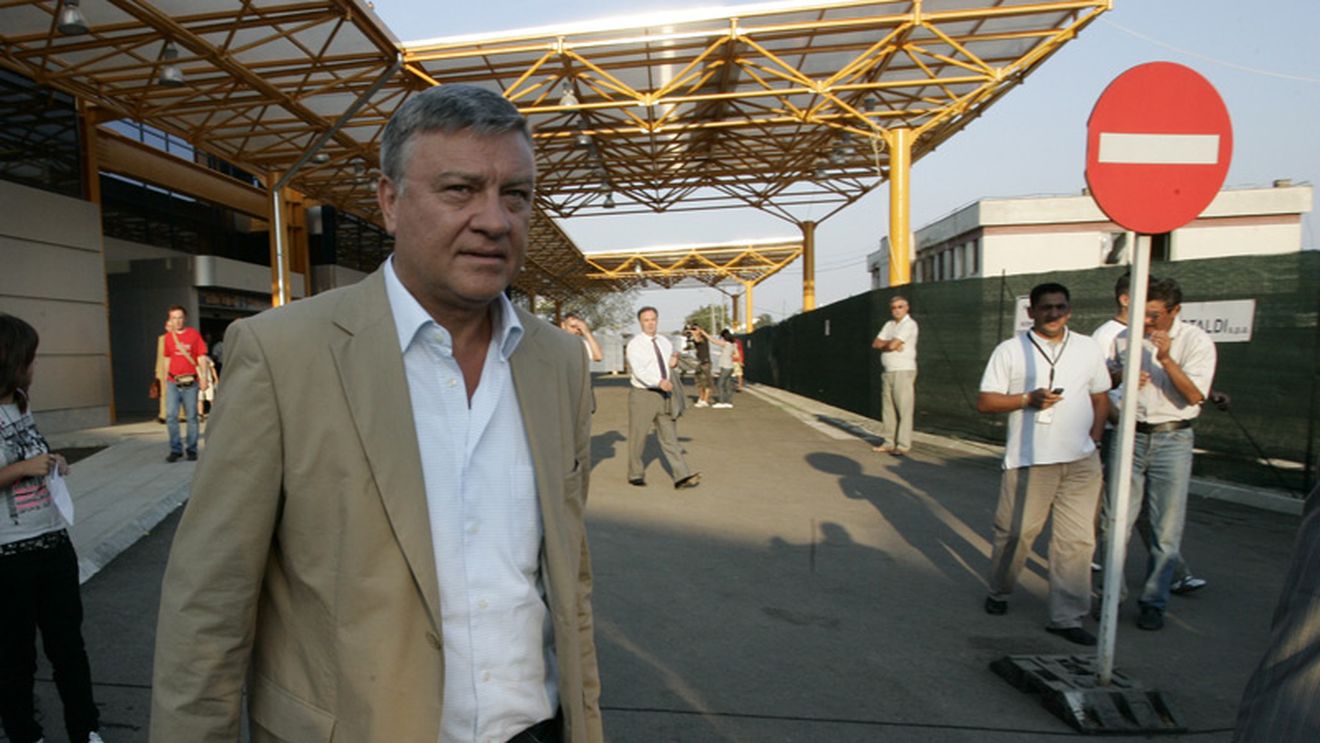 „Eliberați fotbalul!"**