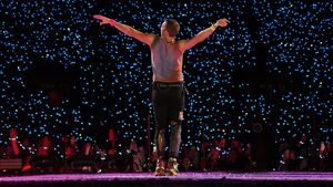 Lăsați toate concertele mari pe Arena Națională! Există viață și fără fotbal: cum am trăit între 50.000 de oameni show-ul memorabil al celor de la Coldplay și coșmarul care a urmat la final: „Parcă am intrat în piscină”. SPECIAL