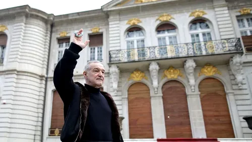 Gigi Becali le-a dat „țeapă” zecilor de nevoiași care așteptau să-i ajute! Gestul surprinzător al milionarului față de oamenii care îi cereau ajutorul la Palat