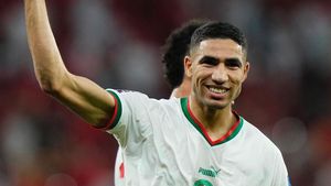 Decizia luată de soția lui Achraf Hakimi, după ce fotbalistul de la PSG a fost acuzat de agresiune sexuală. Unde s-a refugiat actrița Hiba Abouk