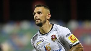 Emil Boc a dat drumul robinetului cu bani pentru transferuri! U Cluj negociază pentru croatul Dino Mikanovic: „Un acord e aproape”