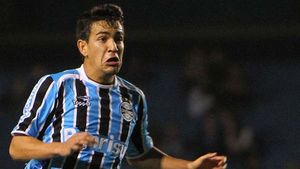 Fotbalist al lui Gremio, prins făcând sex cu două vedete mondene din Brazilia