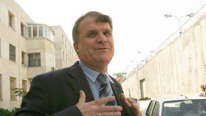 Meir îi propune lui Taher să investească împreună în Giulești