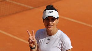 Sorana Cîrstea se pregătește într-un mod inedit înaintea turneului de la Madrid! Sparring partner surpriză pentru româncă | FOTO EXCLUSIV