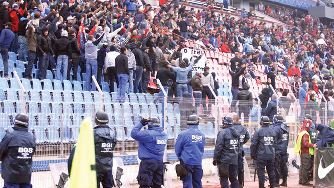 Incidente pe "Ghencea"!** "Fanii anti-Gigi", la un pas de evacuare!